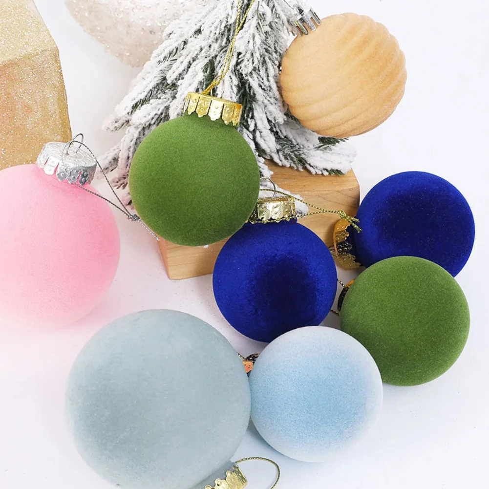 Samtornamente | Beflockte Weihnachtskugeln für elegante Dekoration - Image 2