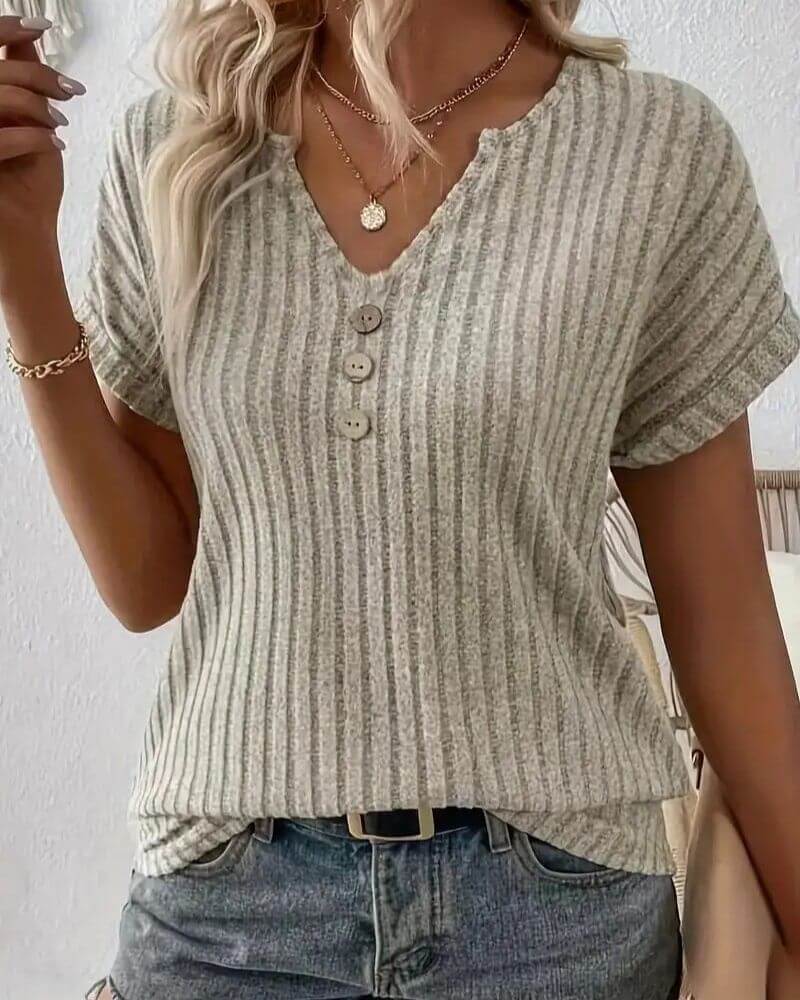 Sarah – Sommerliche Freizeitbluse mit V-Ausschnitt - Image 2