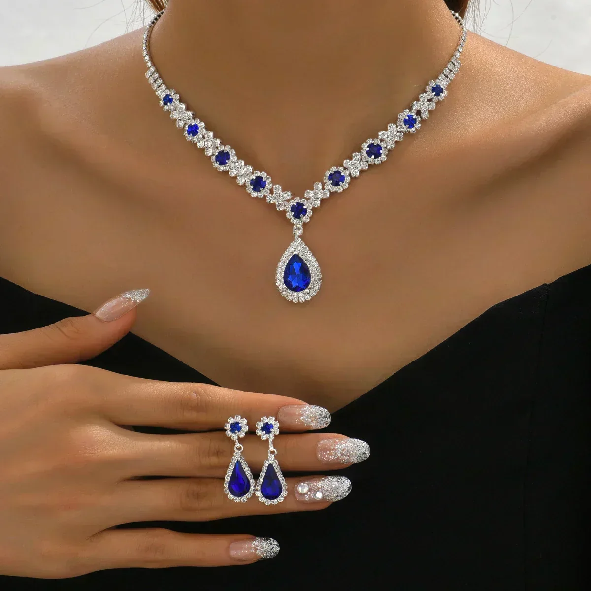 Sariyn – Elegantes Schmuck-Set in Tropfenform - Image 4