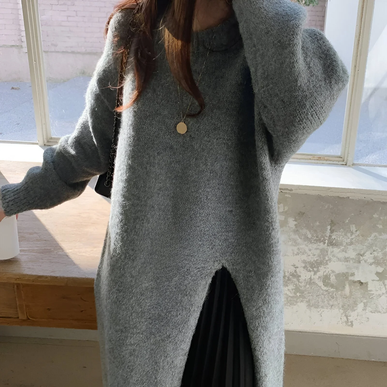Saskia | Bequemes und stylisches Strickkleid mit V-Ausschnitt - Image 5
