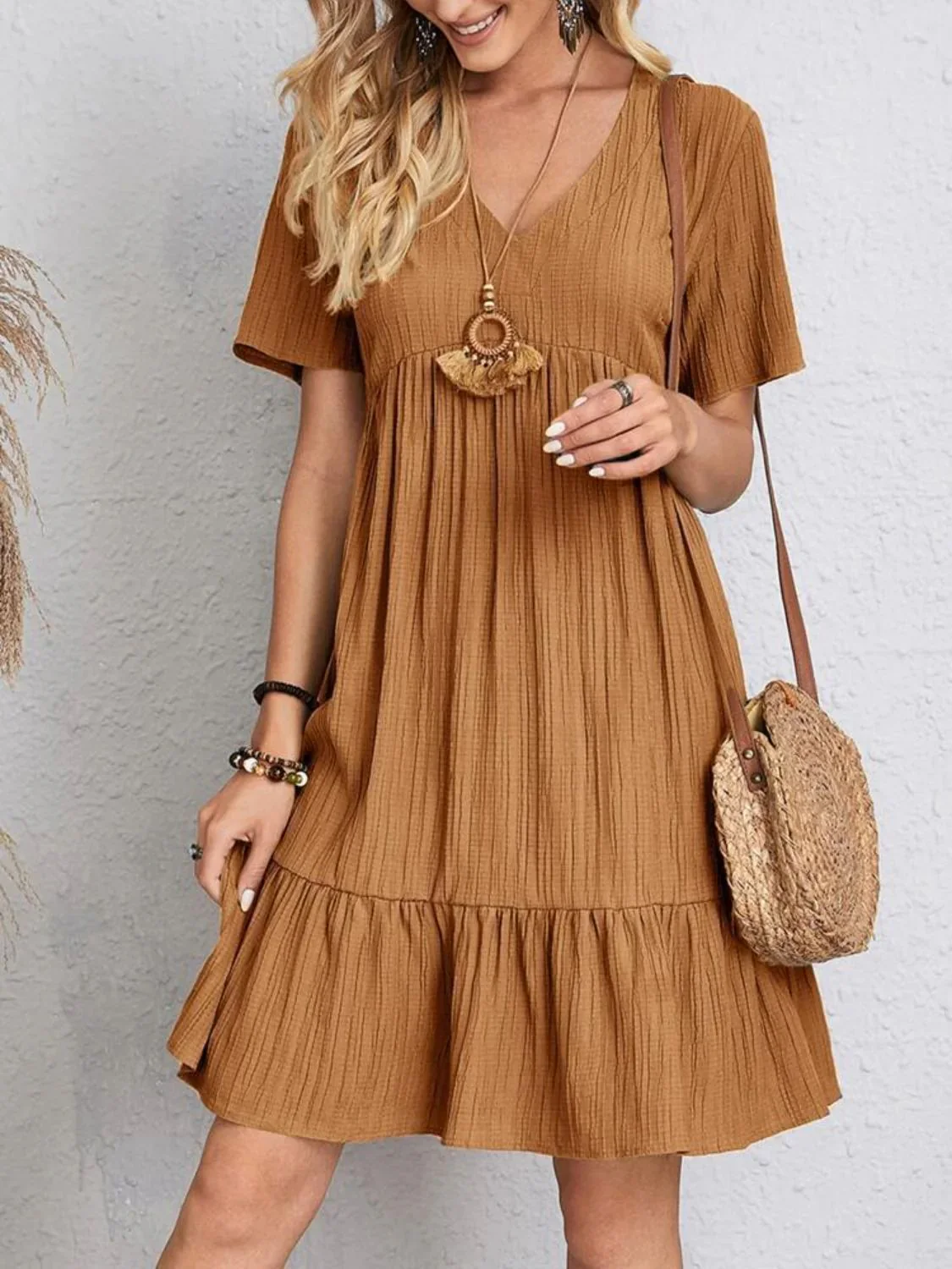 Saskia- Damen Sommerkleid mit Rüschendetails und V-Ausschnitt - Image 4