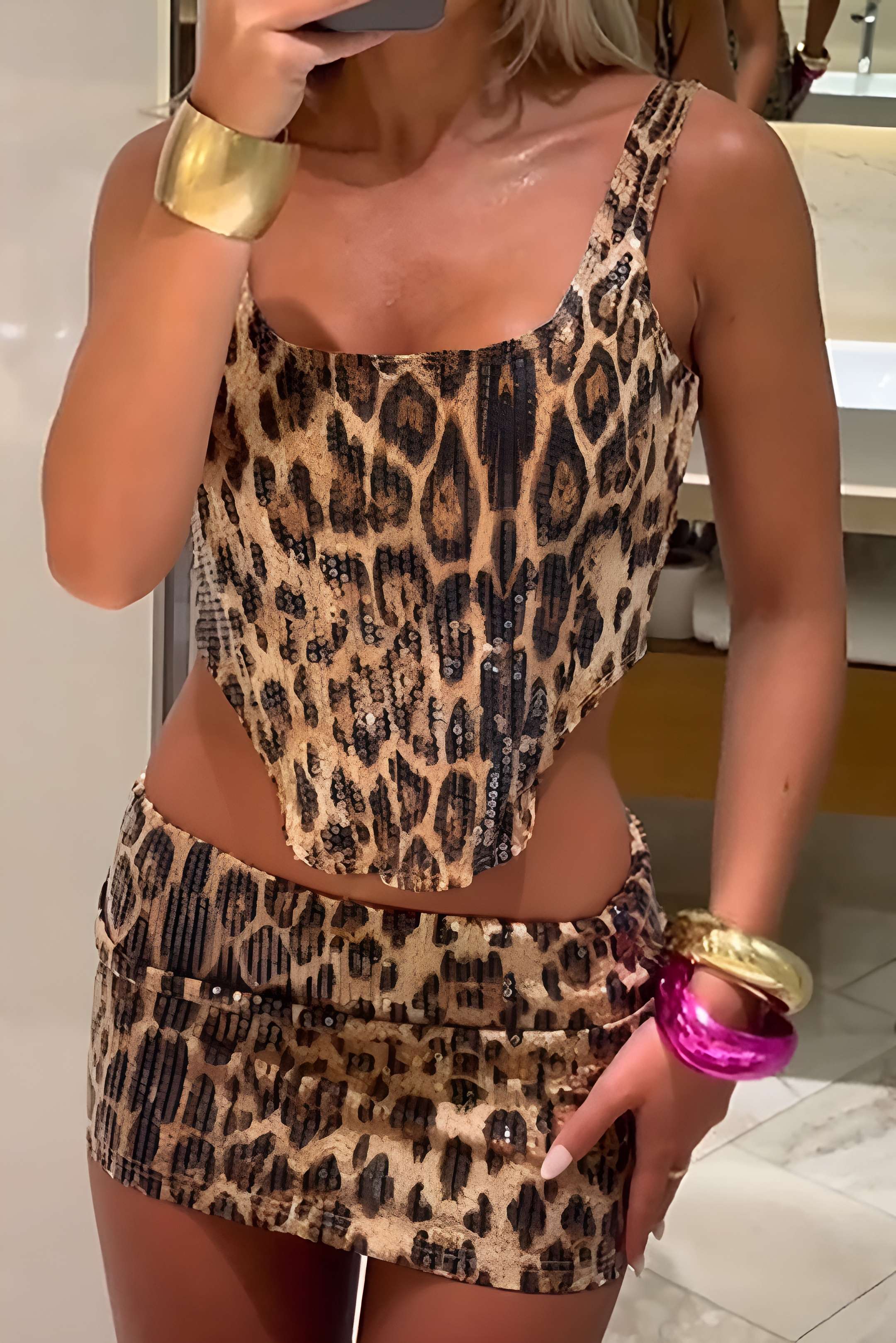 Savanna | Leo-Print Top & Minirock – Ein Statement-Look für selbstbewusste Frauen - Image 7