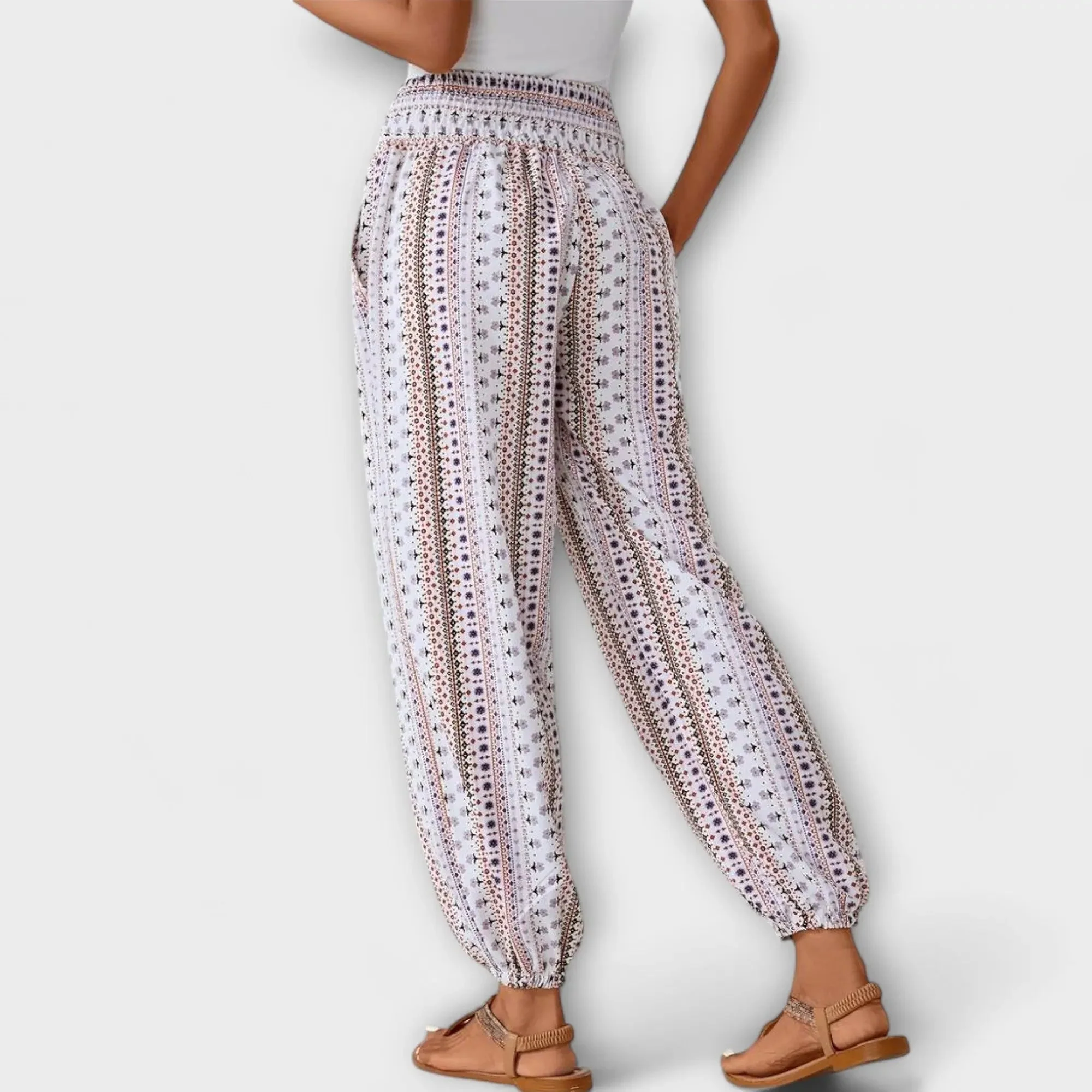 Scarletta – Weite Hose mit Ethno-Muster - Image 11