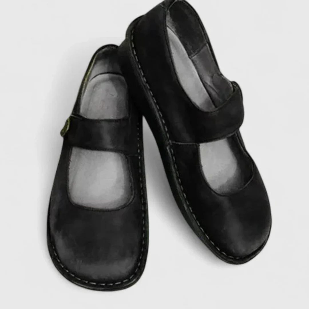 Selina | Damen Riemen Detail Slip-On Schuhe - Image 4