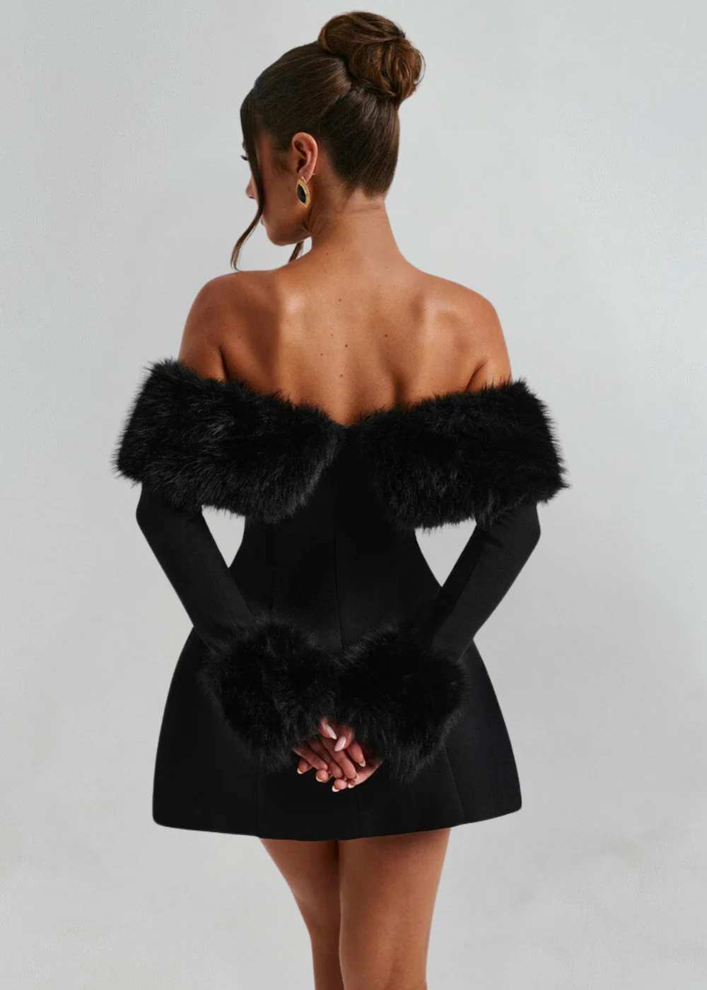 Selina | Off-Shoulder Minikleid mit Fellärmeln - Image 4