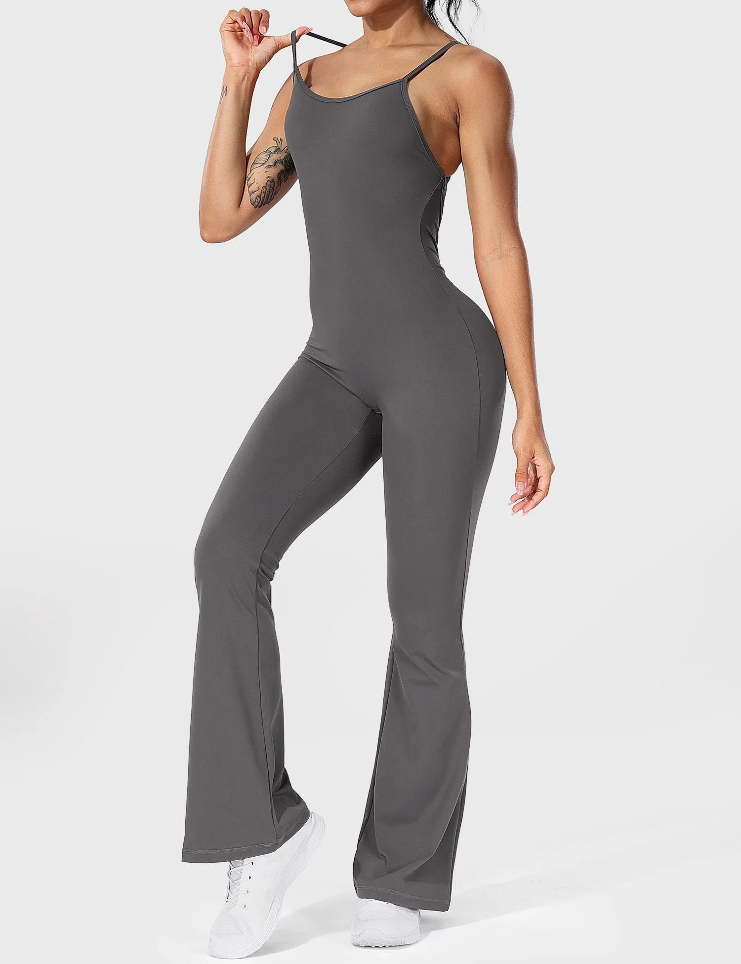 Serafina | Backless Flare Jumpsuit mit verstellbaren Trägern - Image 11