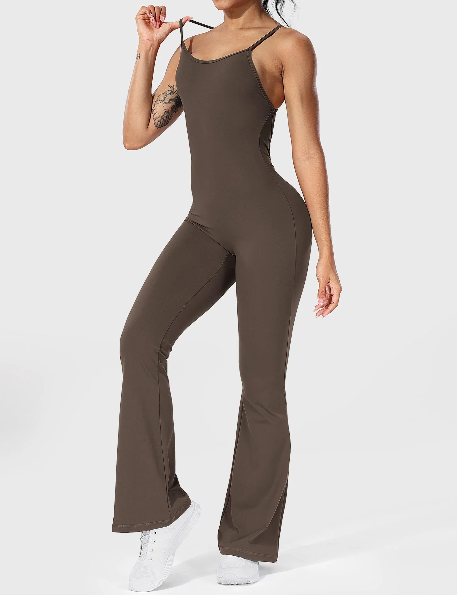 Serafina | Backless Flare Jumpsuit mit verstellbaren Trägern - Image 15