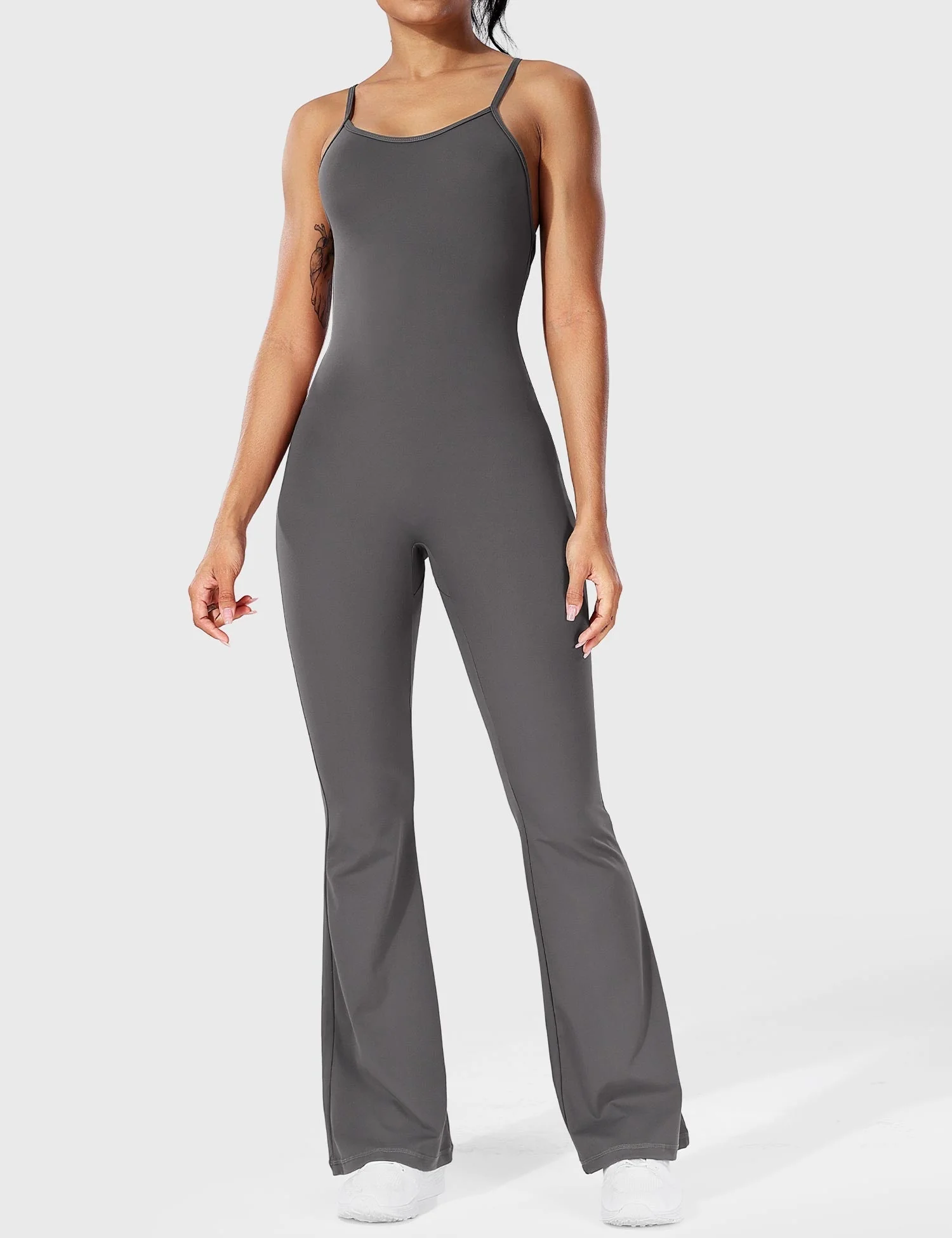 Serafina | Backless Flare Jumpsuit mit verstellbaren Trägern - Image 9