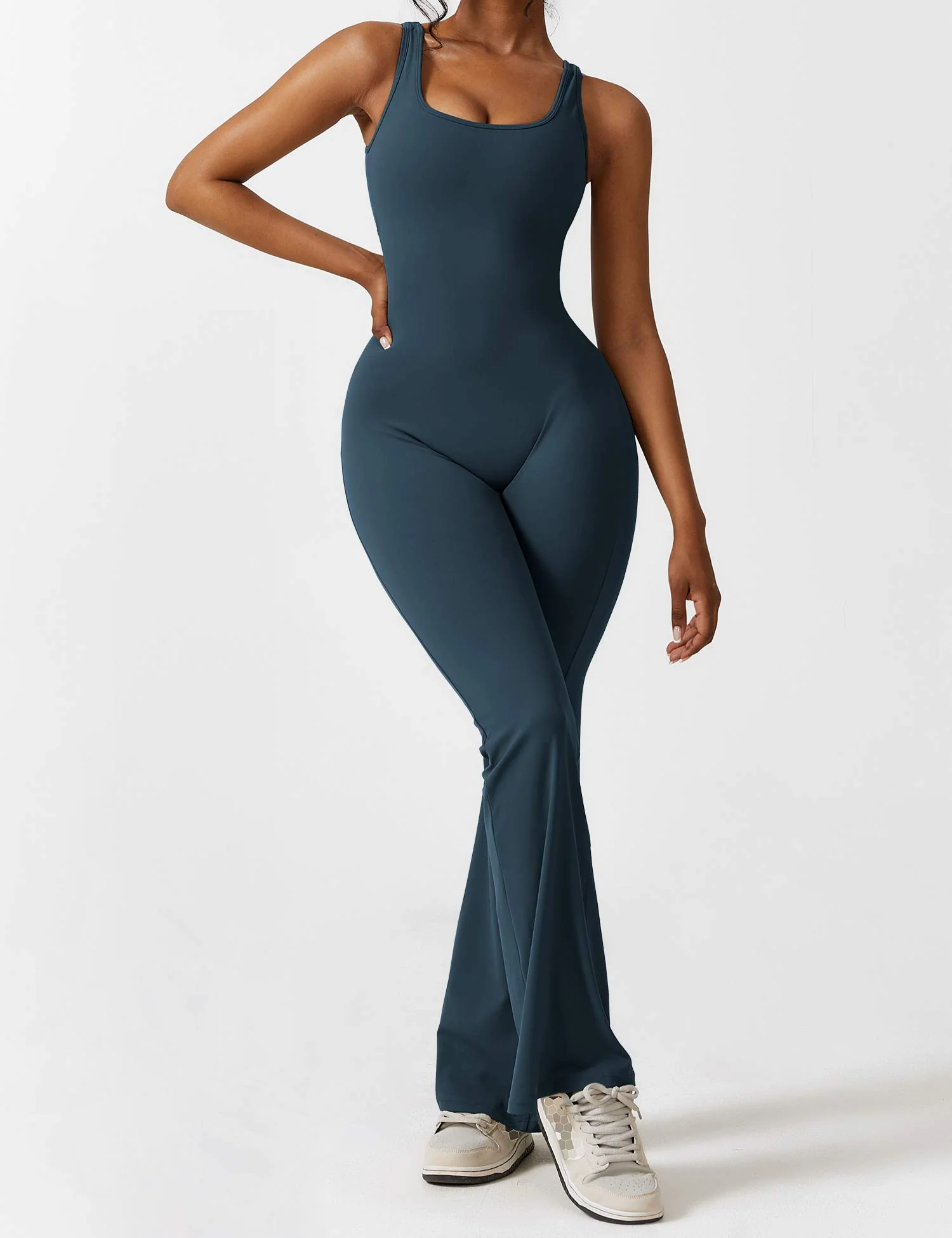 Sienna | Rückenfreier Flare-Jumpsuit - Image 41