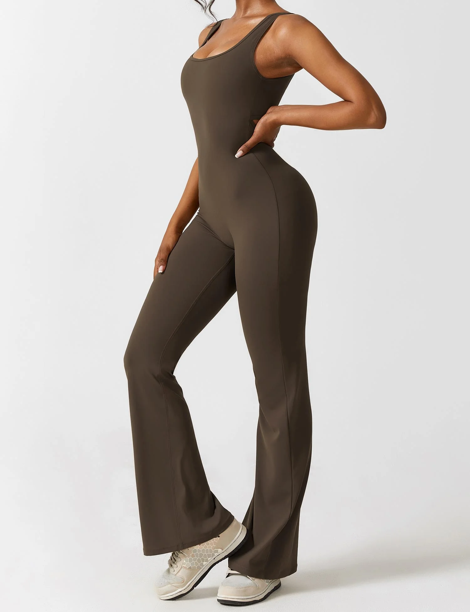 Sienna | Rückenfreier Flare-Jumpsuit - Image 82