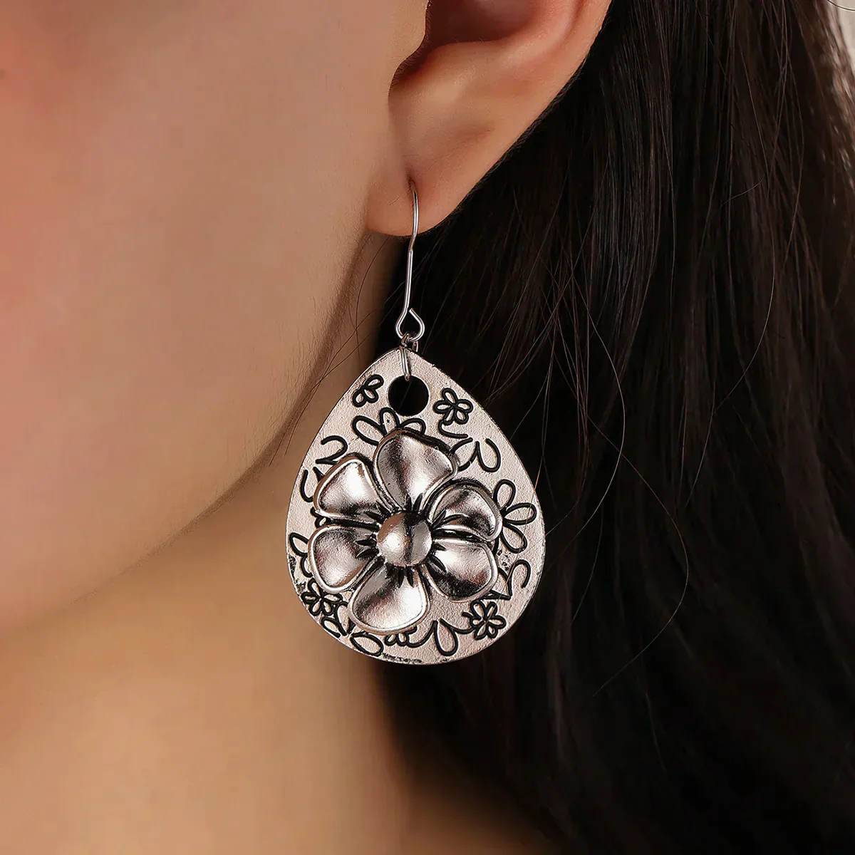 Silberne Boho-Ohrringe mit Blumen - Image 2