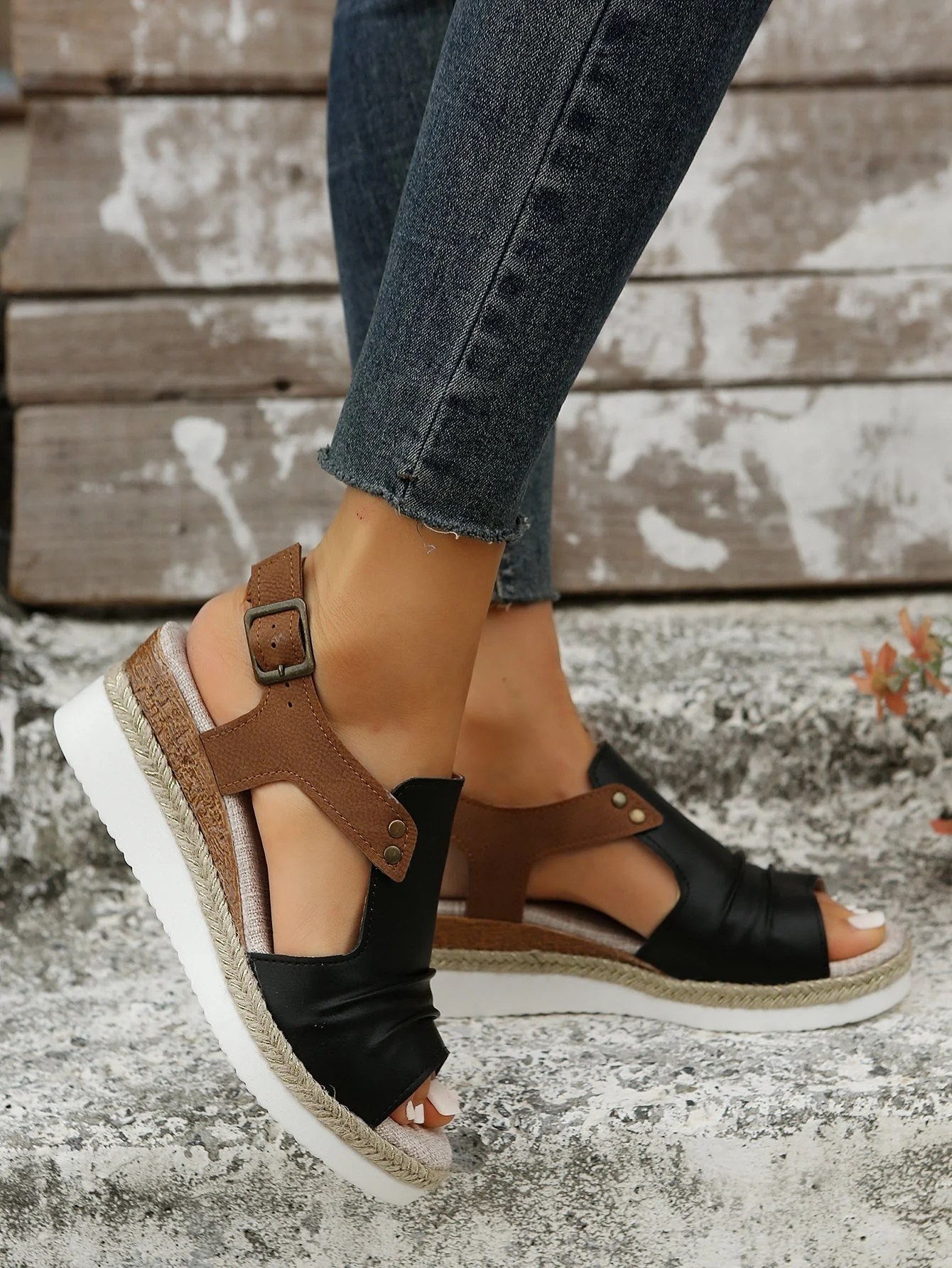 Simone - Komfortable Damen Sandalen mit Keilabsatz - Image 2