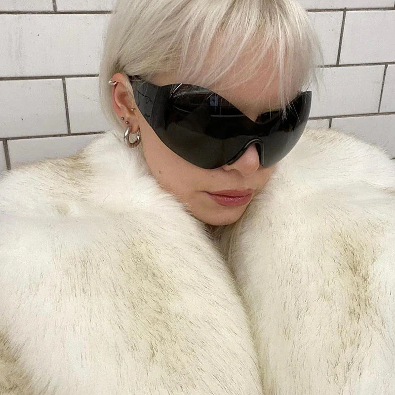 Sofía – Luxuriöse Kunstfell Damen Kurzjacke mit Volumenkragen - Image 3