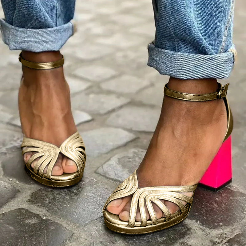 Soise  | Klassische Sandalen mit Knöchelriemen und offener Zehenpartie - Image 2