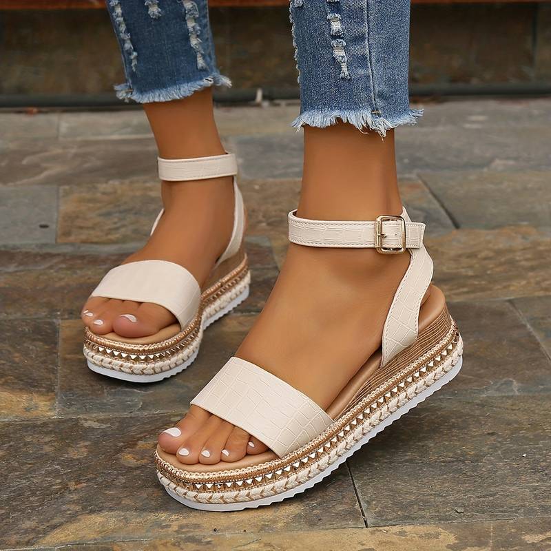 Sommer – Stylische und robuste Plateausandalen - Image 3