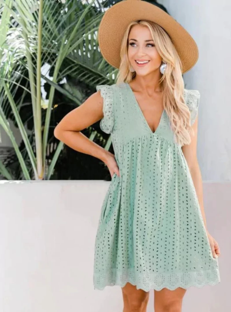 Sommerkleid mit Lochstickerei und V-Ausschnitt – Lockerer Schnitt - Image 4