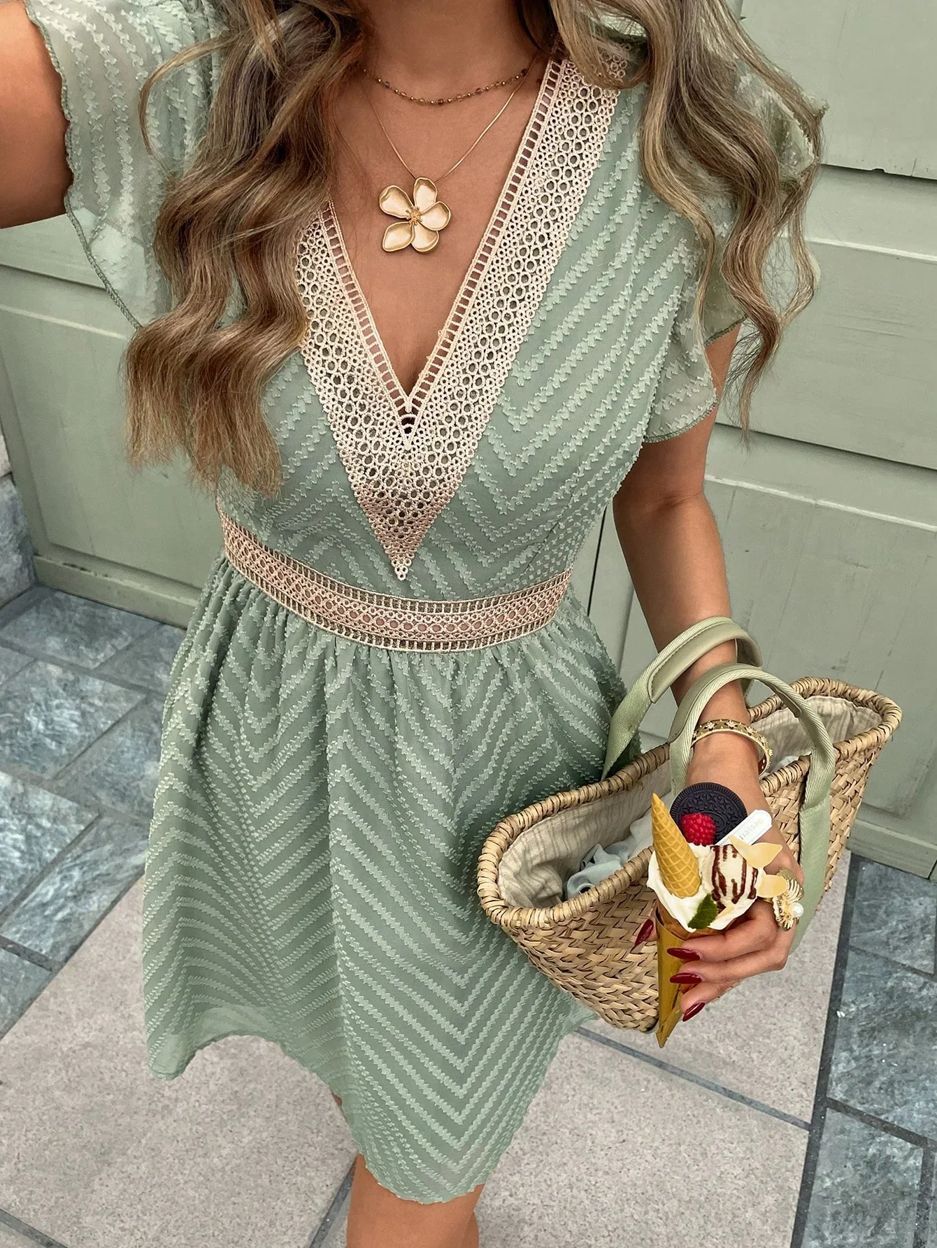 Sommerkleid mit V-Ausschnitt & Häkelspitze – Luftiges Kurzarmkleid mit Taillenbund - Image 4