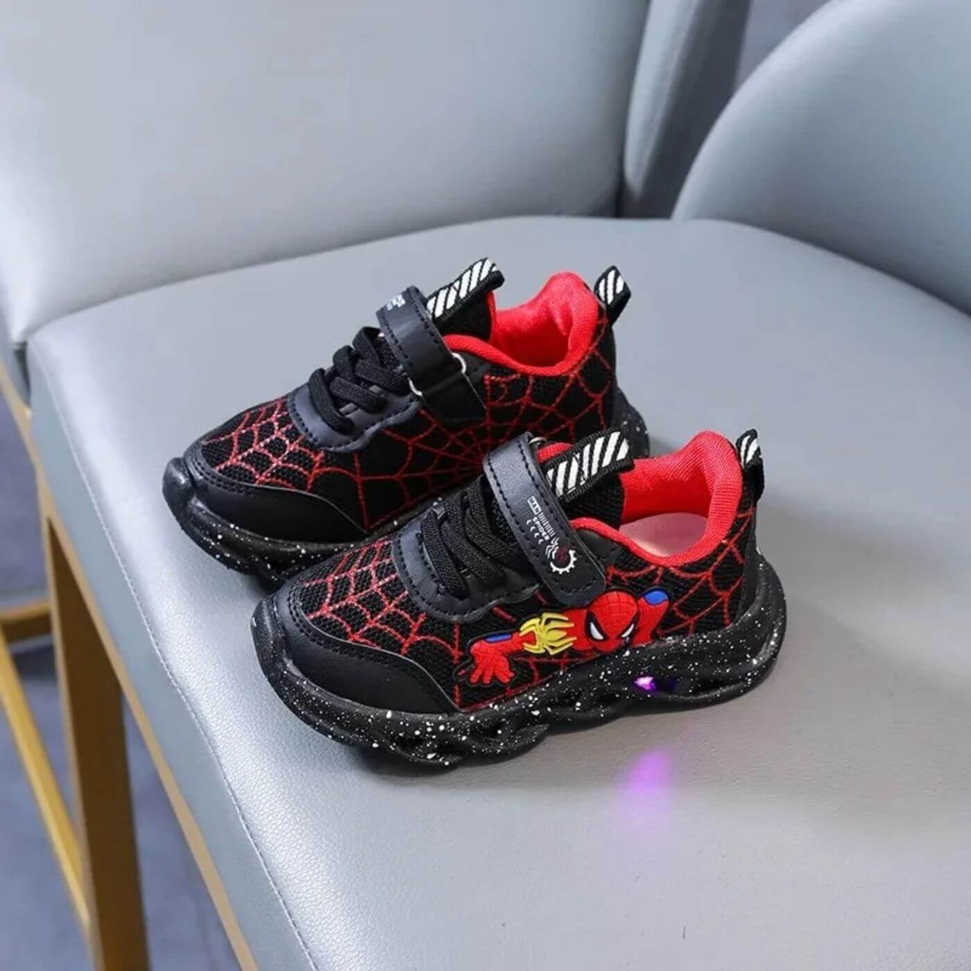 SpiderKicks – Kinder-LED-Superheldenschuhe - Image 4