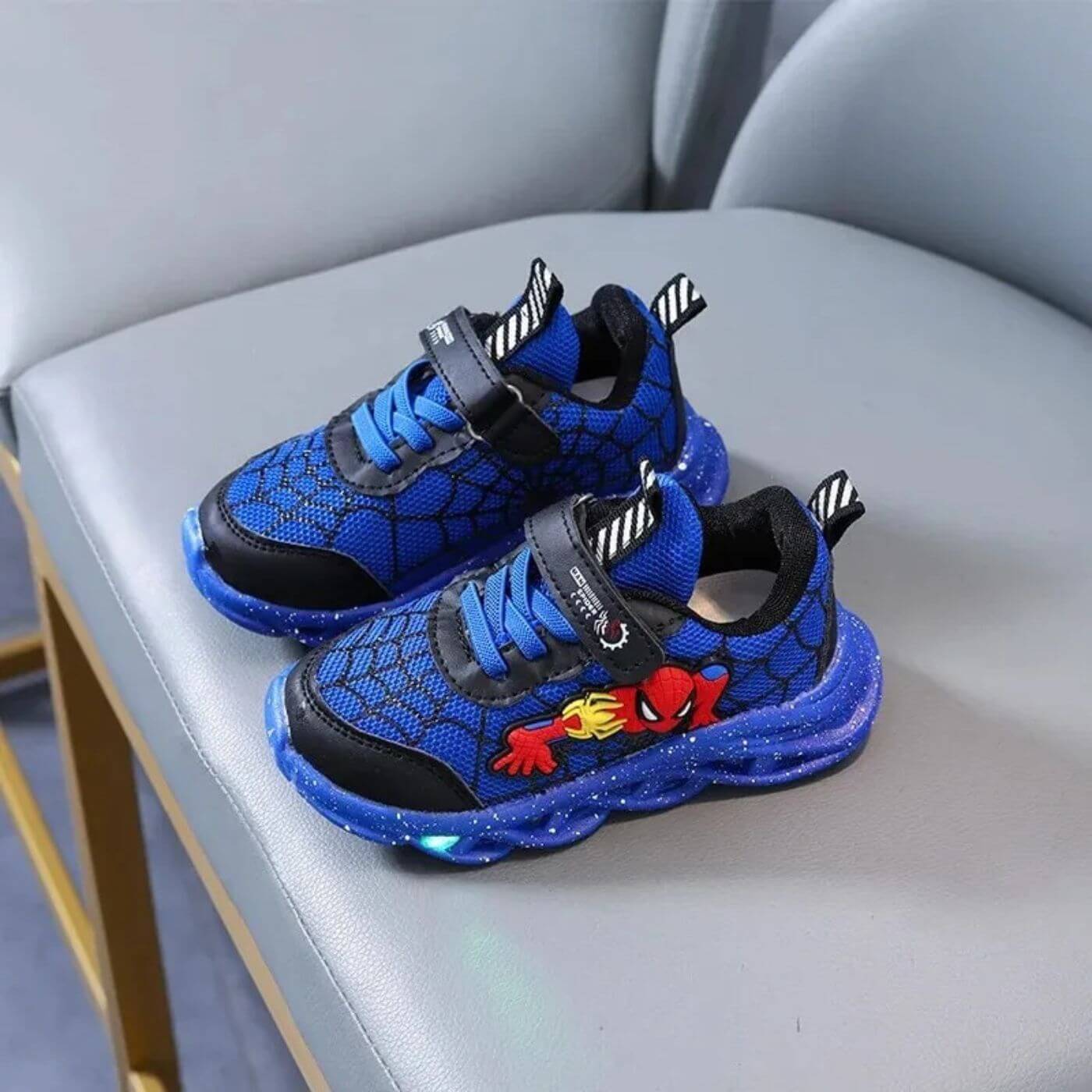 SpiderKicks – Kinder-LED-Superheldenschuhe - Image 5