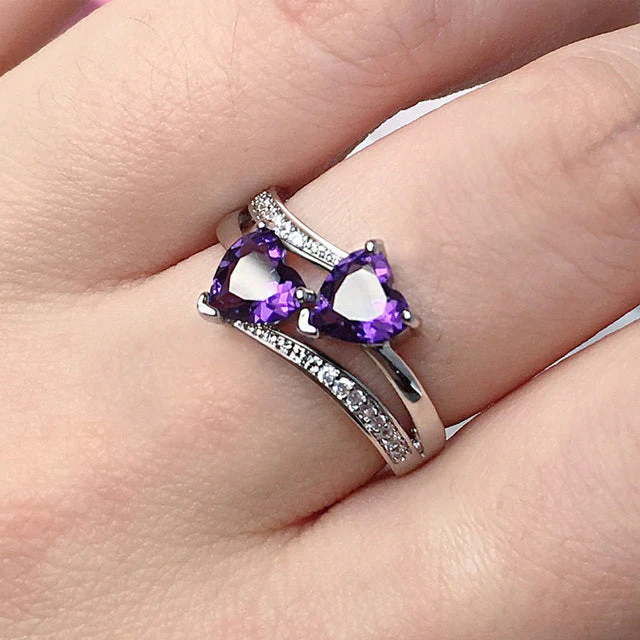 Stilvoller Ring mit Lila Kristall in Silber