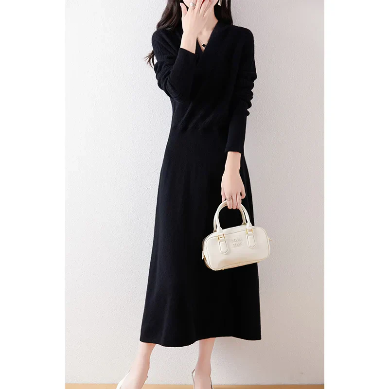 Strickkleid mit V-Ausschnitt für Damen - Image 5