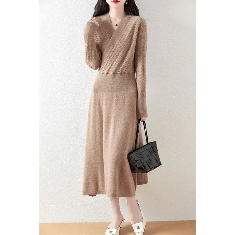 Strickkleid mit V-Ausschnitt für Damen - Image 6