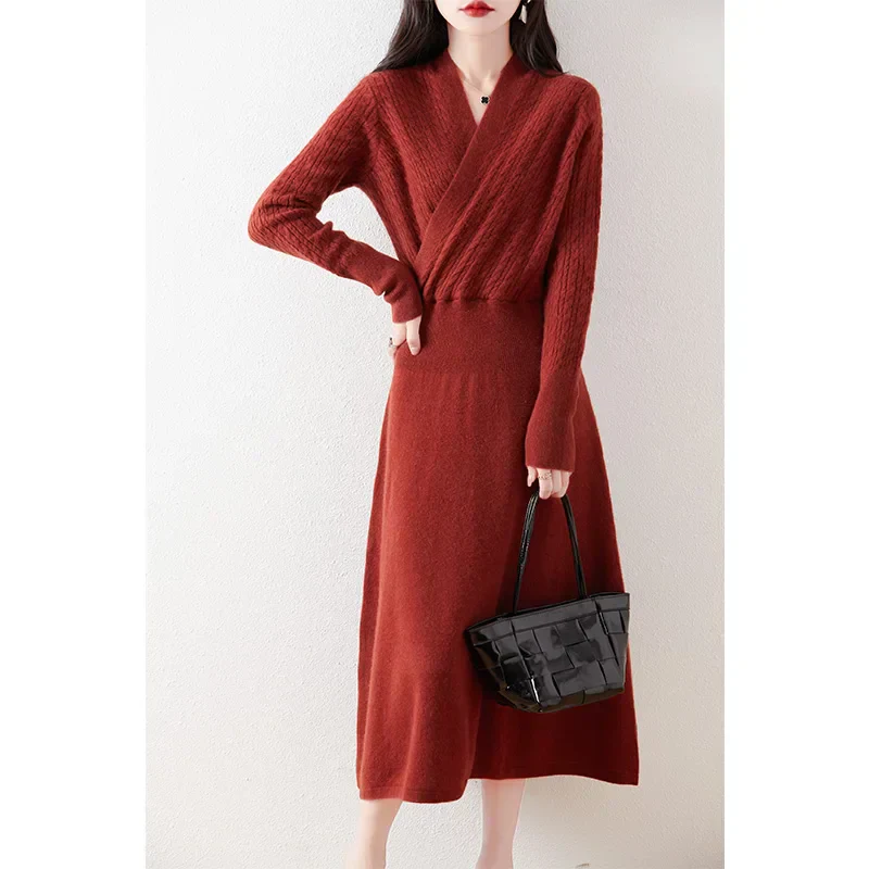 Strickkleid mit V-Ausschnitt für Damen - Image 8