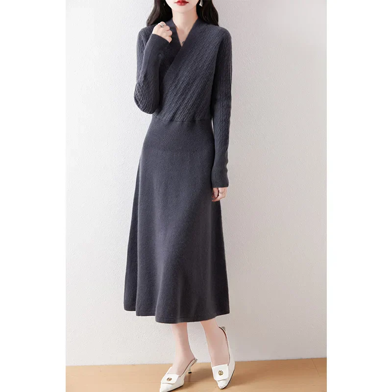 Strickkleid mit V-Ausschnitt für Damen - Image 9
