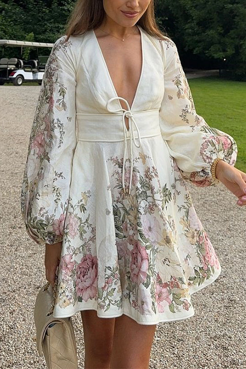 Thessaly – Vintage-inspiriertes Minikleid mit Blumenmuster und Puffärmeln - Image 5
