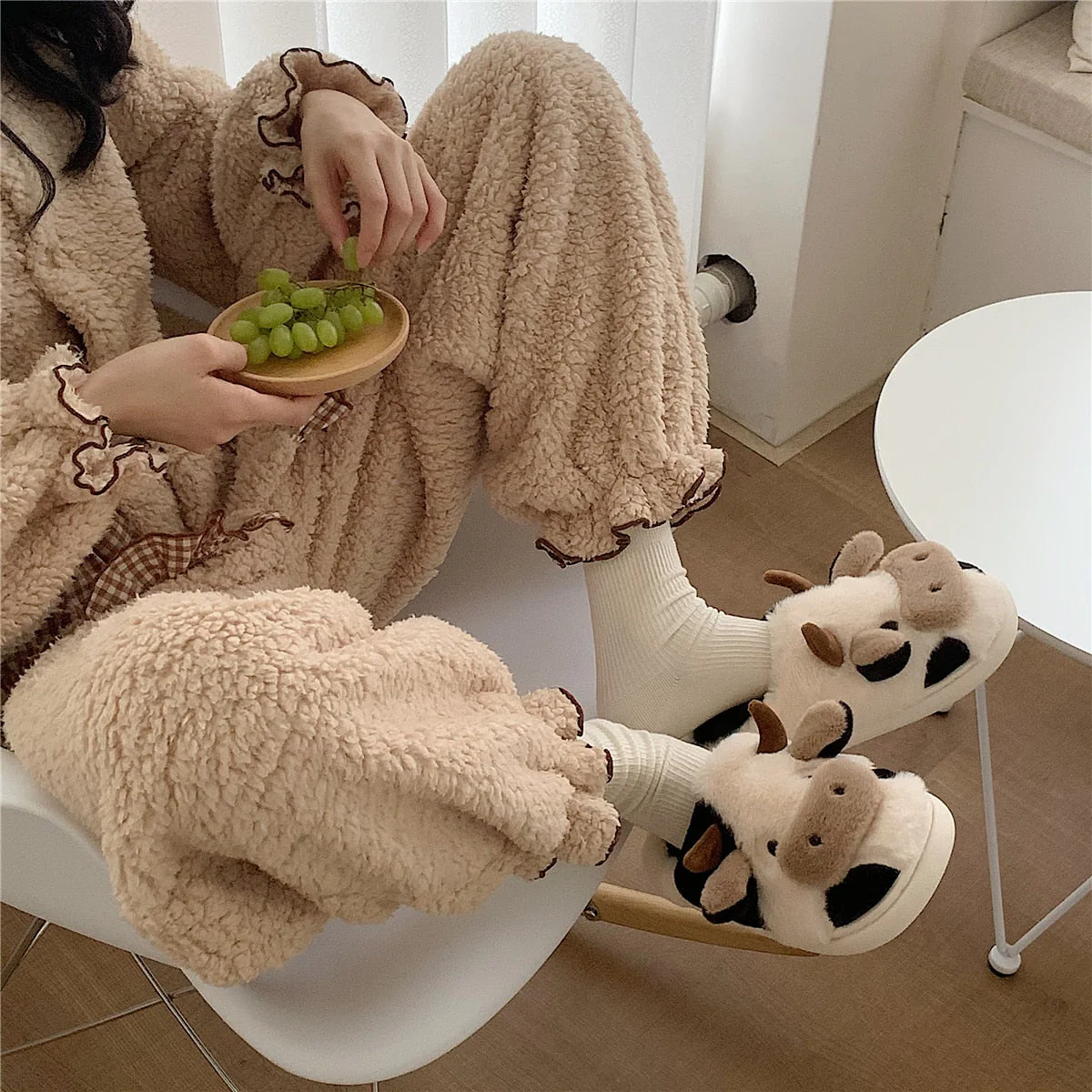 Tierische Plüschpantoffeln für Damen - Image 2