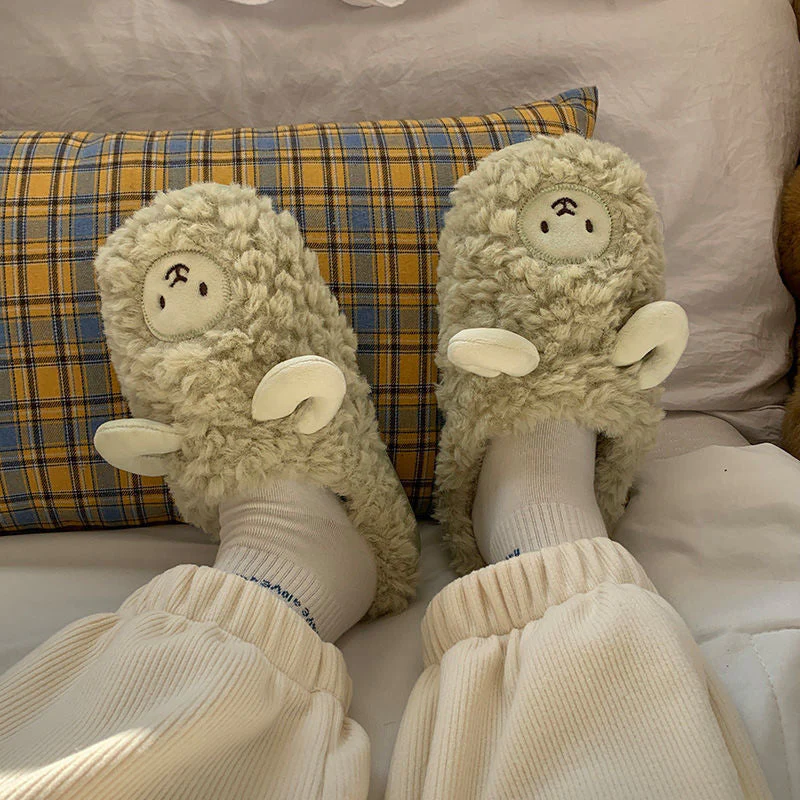 Tierische Plüschpantoffeln für Damen - Image 4