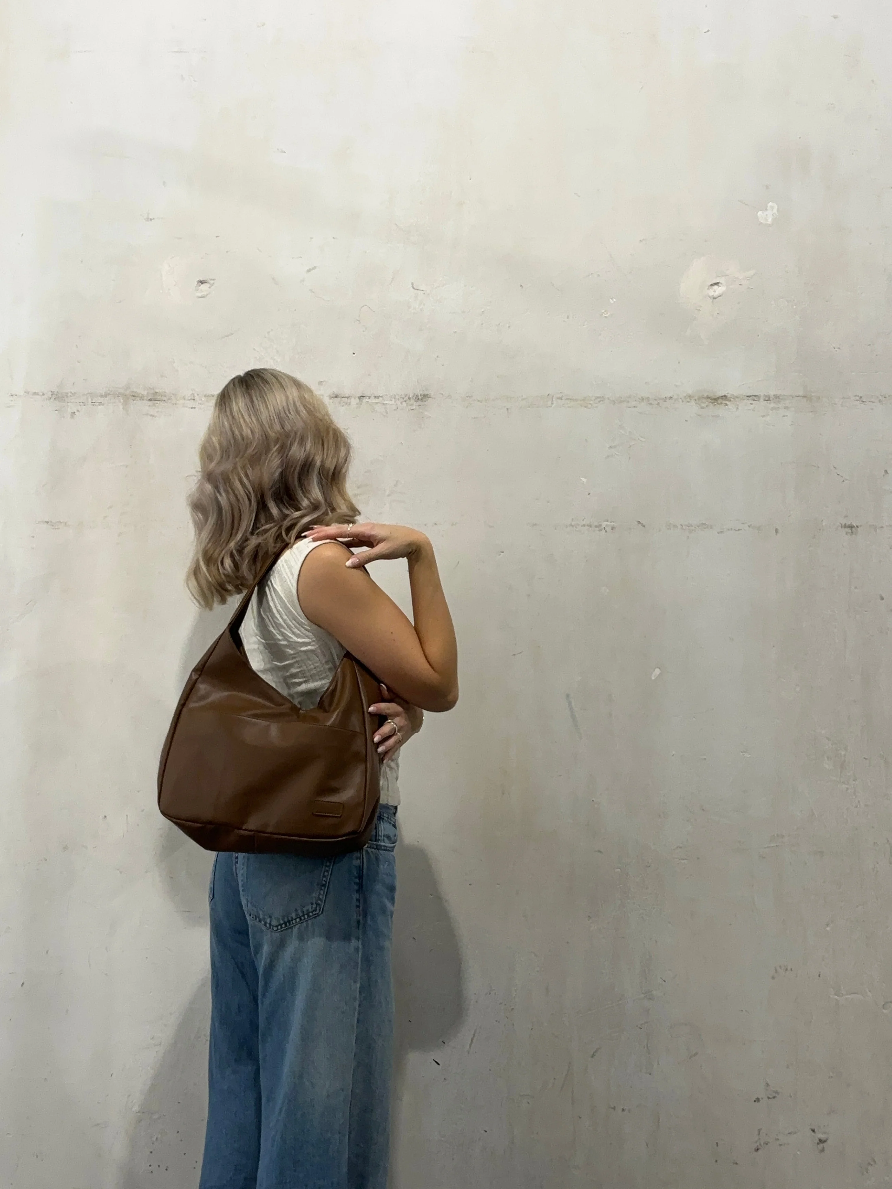 URBAN CIRCLE TOTE - Image 13