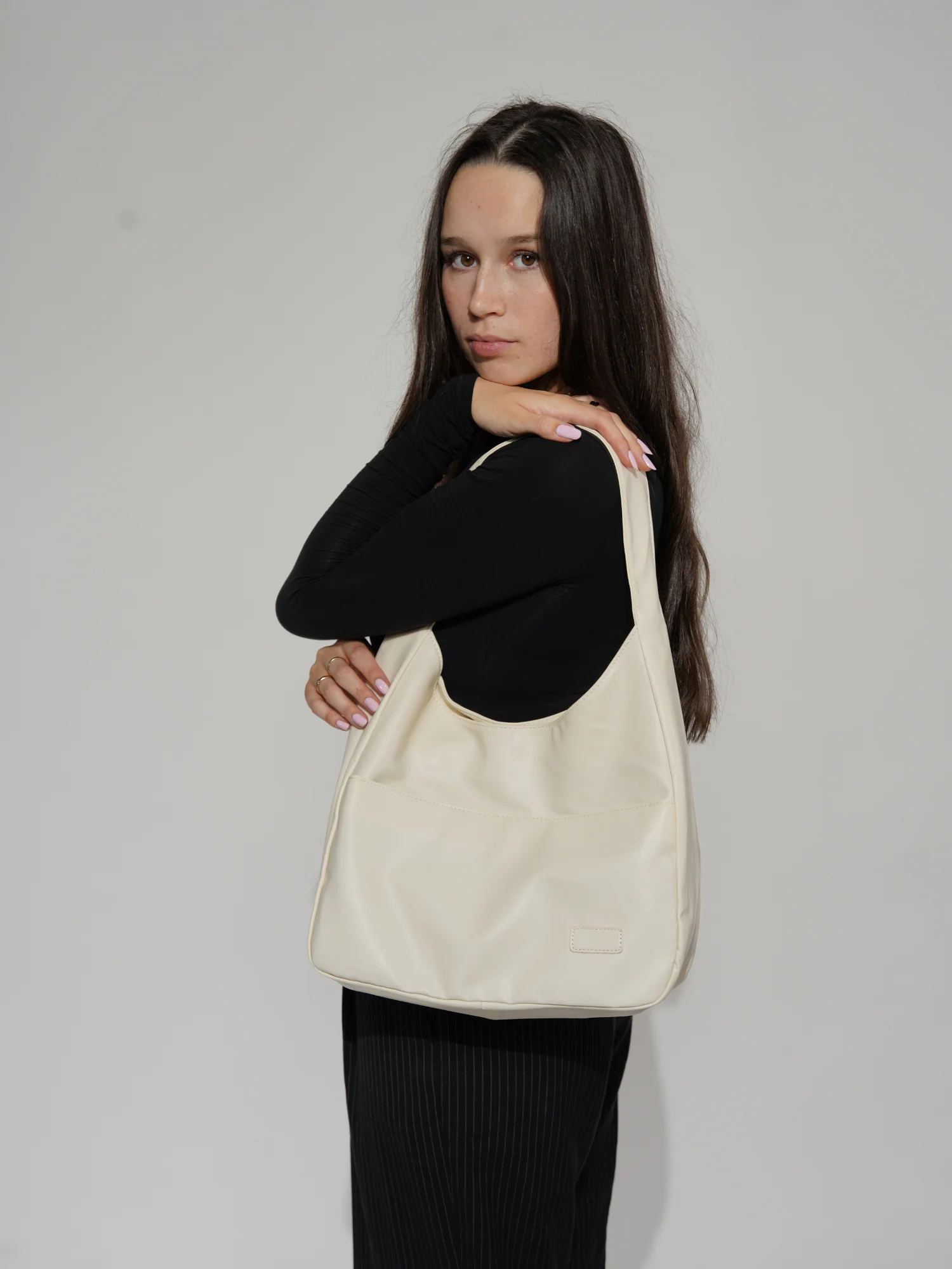 URBAN CIRCLE TOTE - Image 15