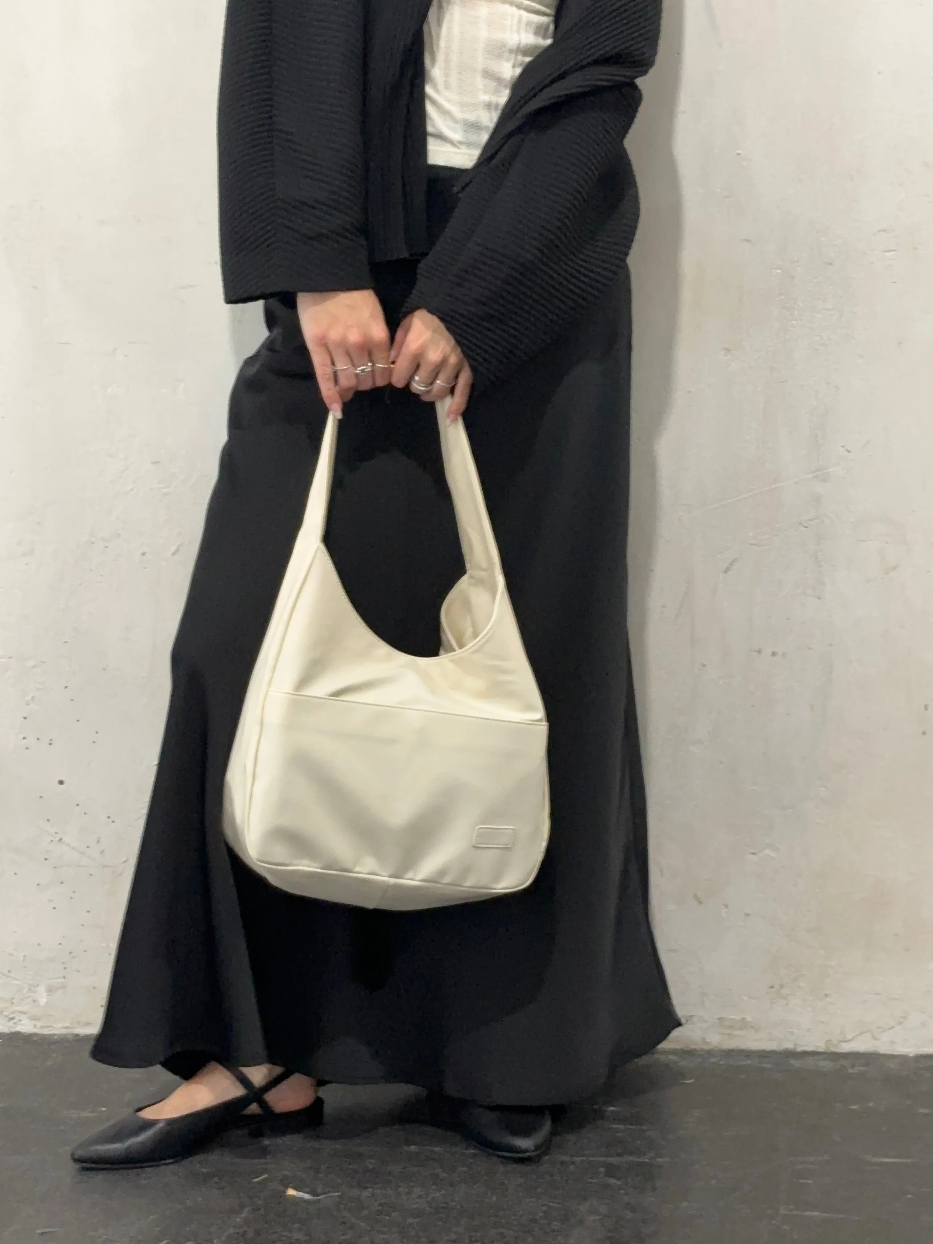 URBAN CIRCLE TOTE - Image 17