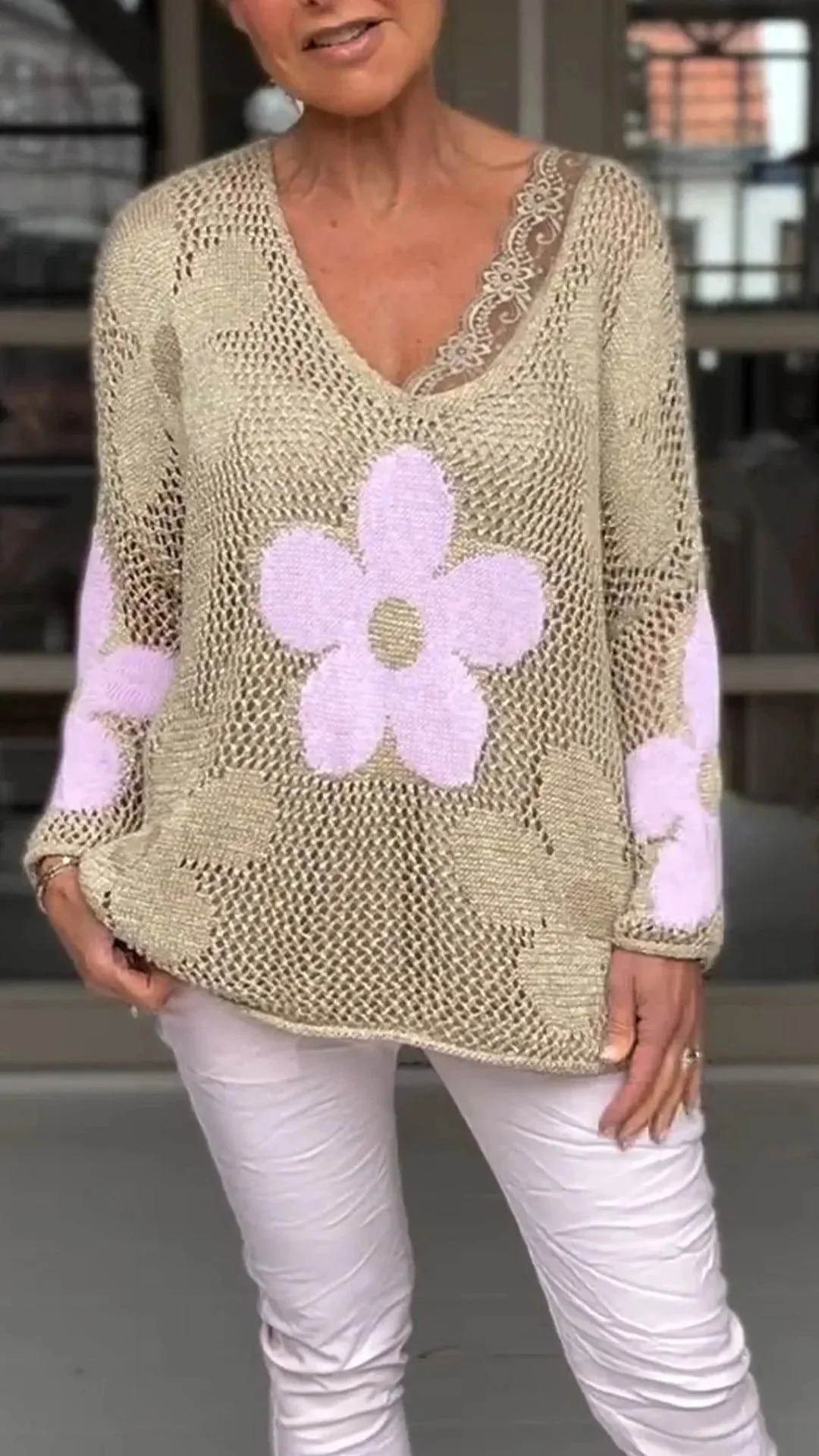 V-Ausschnitt-Strickbluse mit Blumenmuster - Image 7