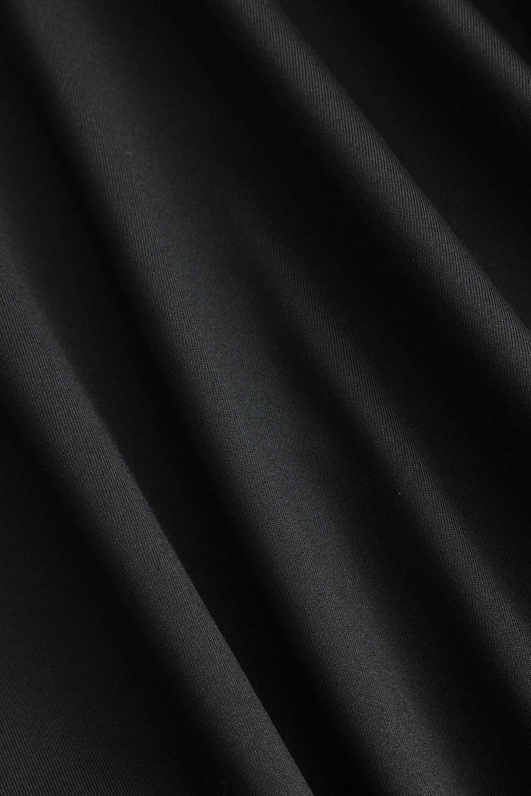 Valeria | Elegantes Schwarzes Langärmliges Minikleid – Figurbetonte Passform mit Drapierung & Rosendetail - Image 2