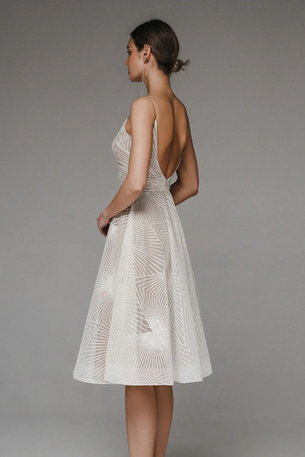 Vela - Stilvolles V-Ausschnitt-Träger-A-Linien-Kleid - Image 5