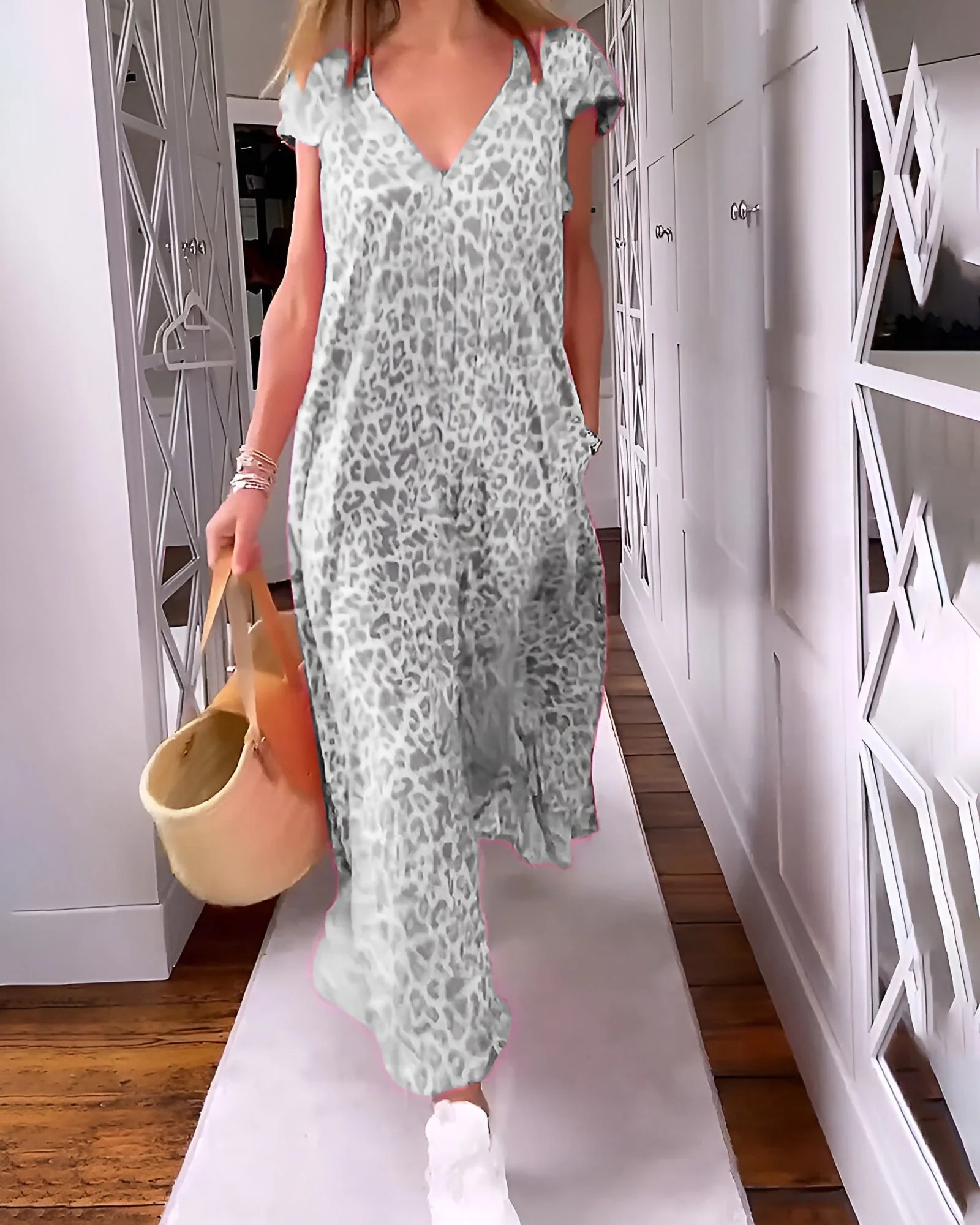 Véronique | Lange V-Ausschnitt Kleid mit Druck und kurzen Ärmeln - Image 4