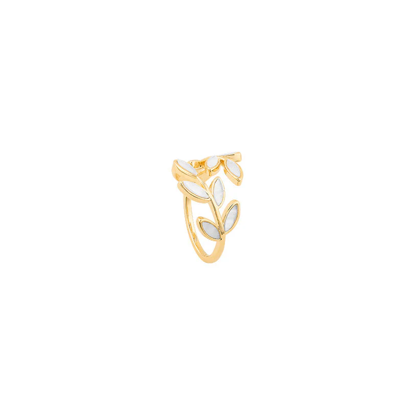 Verstellbarer Goldring mit Blatt und weißem Opal - Image 4