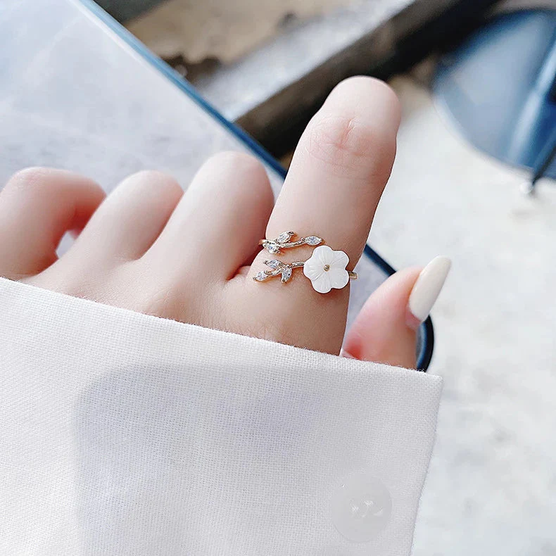 Verstellbarer Goldring mit Wildblumen und Zirkonia - Image 2