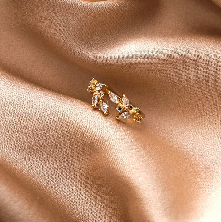 Verstellbarer Ring mit Kristallblättern in Gold - Image 2