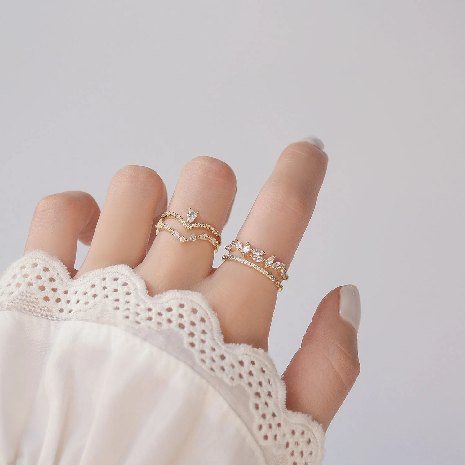 Verstellbarer Zirkonia-Ring in Gold - Image 4