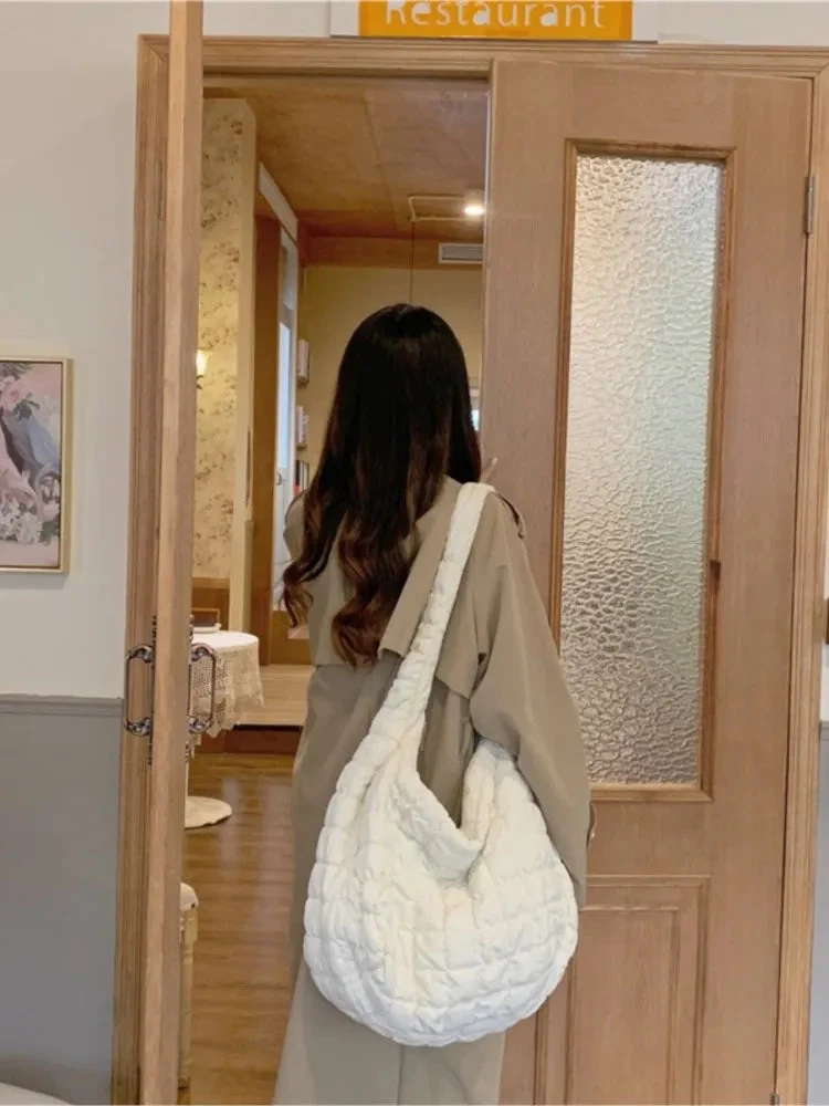 Vielseitige Daunen-Schultertasche für Damen – leichter Reisebegleiter - Image 4