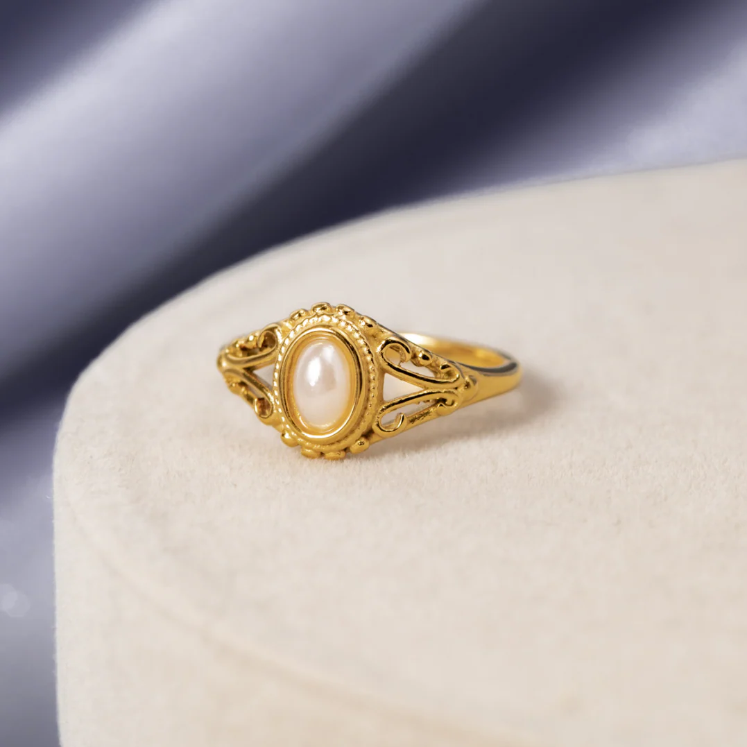 Vintage Royal Pearl Ring - Image 5