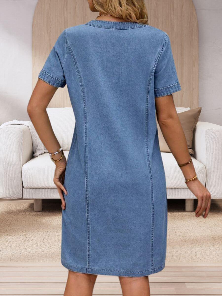 Viola – Sommerliches Jeanskleid mit V-Ausschnitt - Image 3