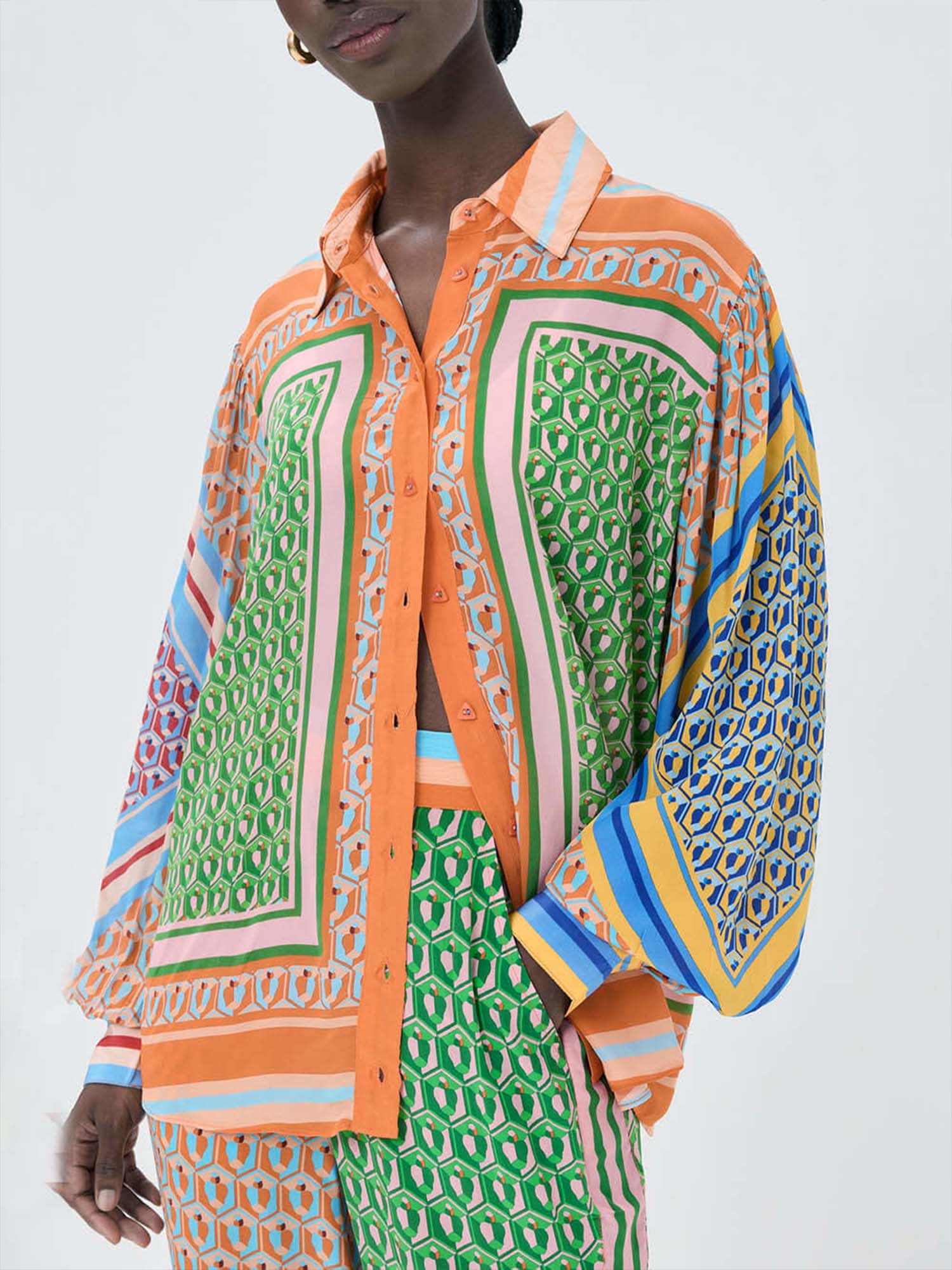 Vollständiges geometrisches Multicolor – Oversized-Hemd und Bloom-Hosen - Image 12