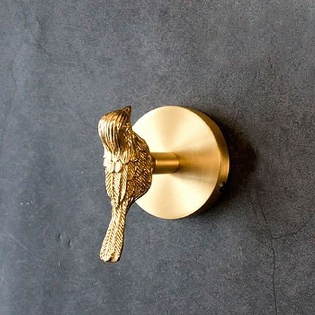 Wandhakenleiste aus Messing mit Tiermotiven und goldenen Akzenten