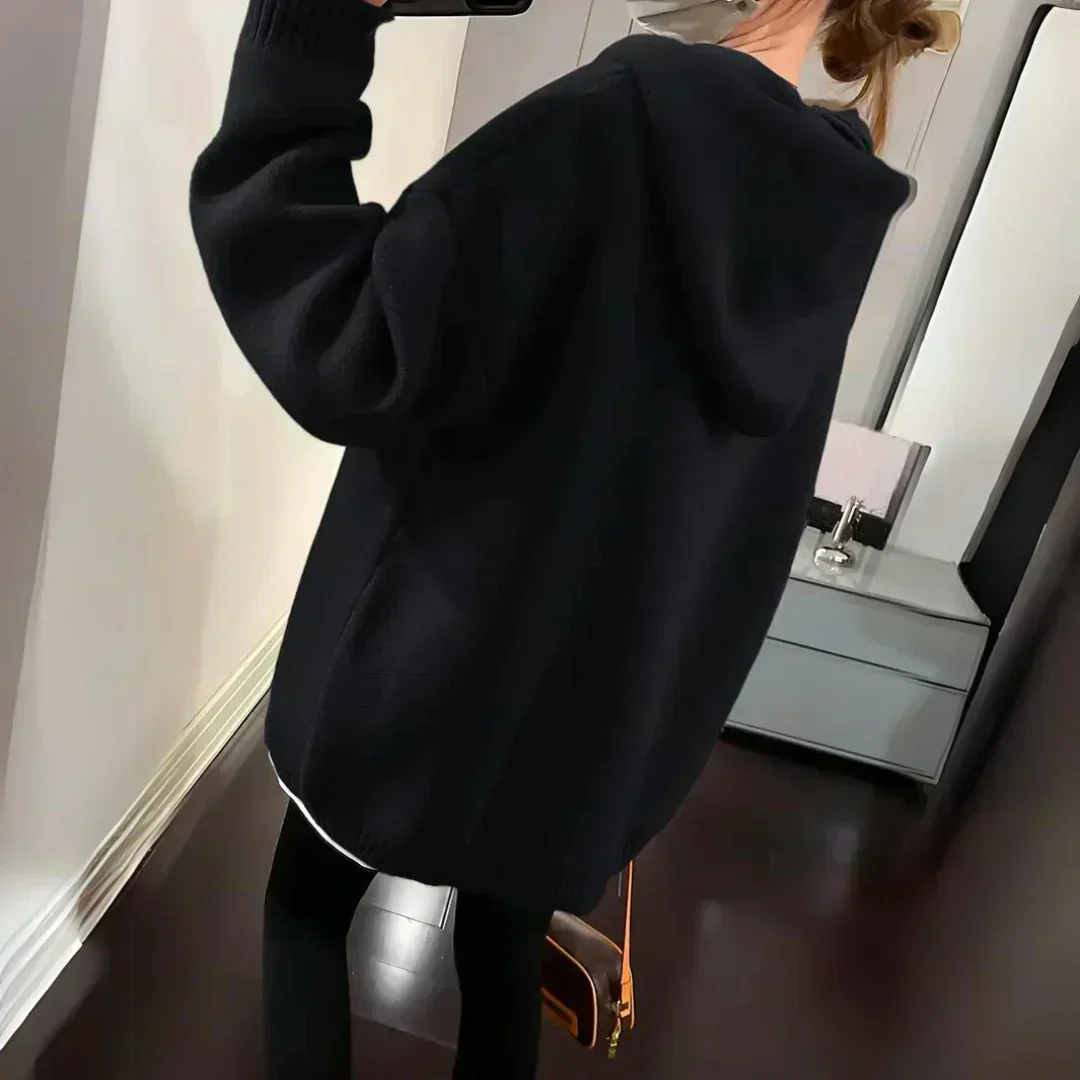 WARM UND COZY HOODIE - Image 4