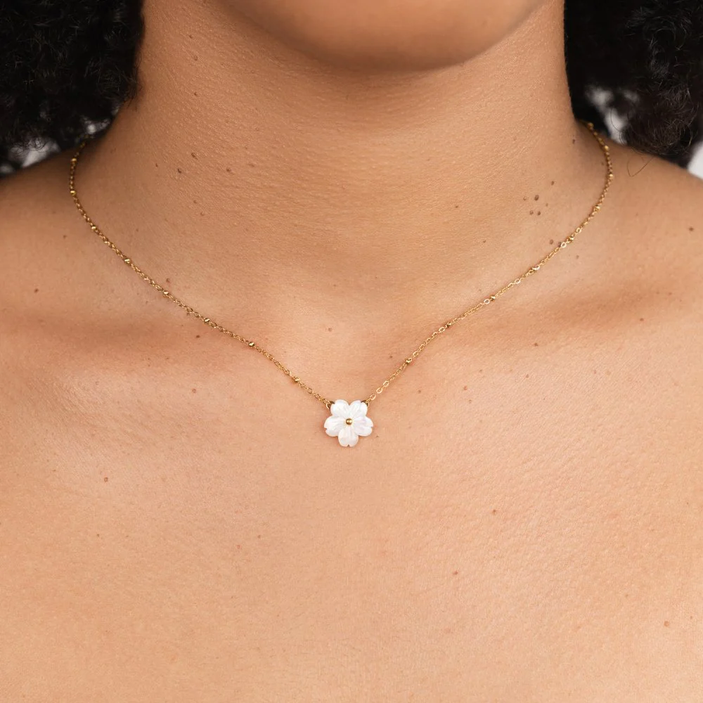 Weißes Blütenblumen-Halsband - Image 2