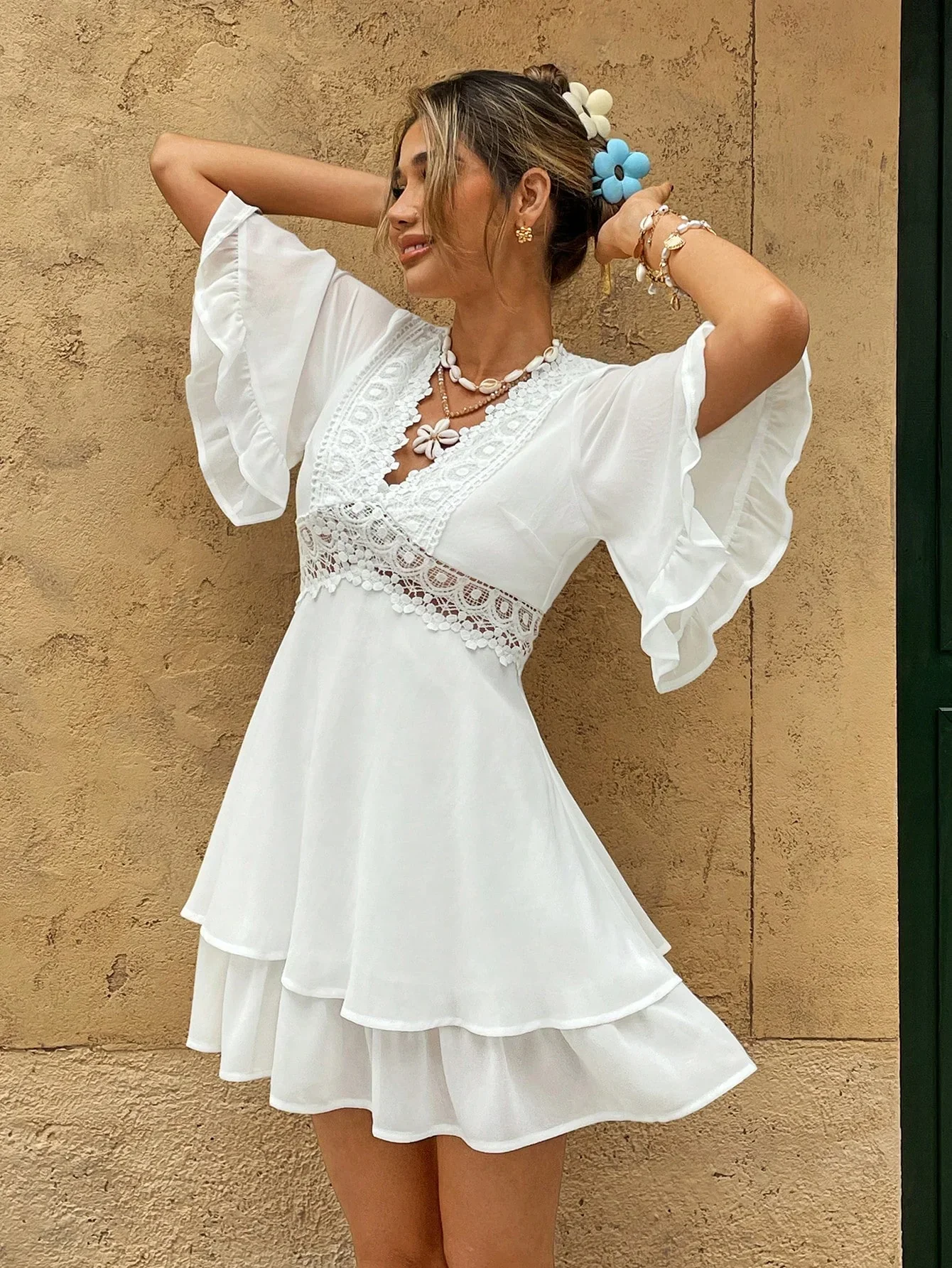 Weißes Boho-Sommerkleid mit Spitze und Volants – V-Ausschnitt & lockerer Schnitt | Zendoo - Image 3